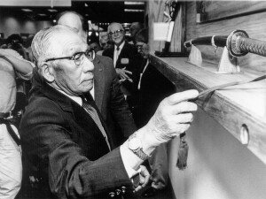 Fujita inspects his family’s sword, on display at Brookings, in 1995 visit. CREDIT: Curry Coastal Pilot